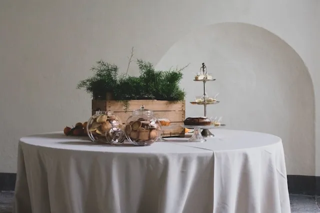 How To Make A Round Tablecloth For A Perfect DIY Table Setup