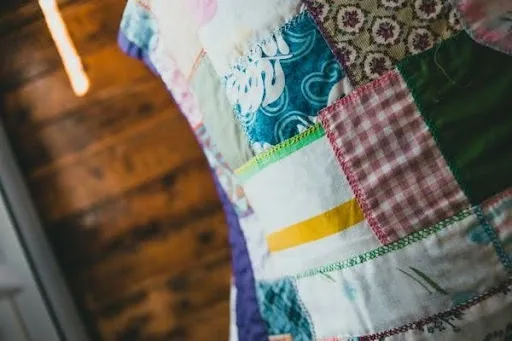 Twisted Pole Table Runner Pattern: How To Sew A Stunning Quilted Table Runner Step By Step