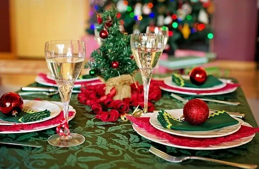 How To Make A Christmas Table Runner For A Festive And Cozy Holiday Table