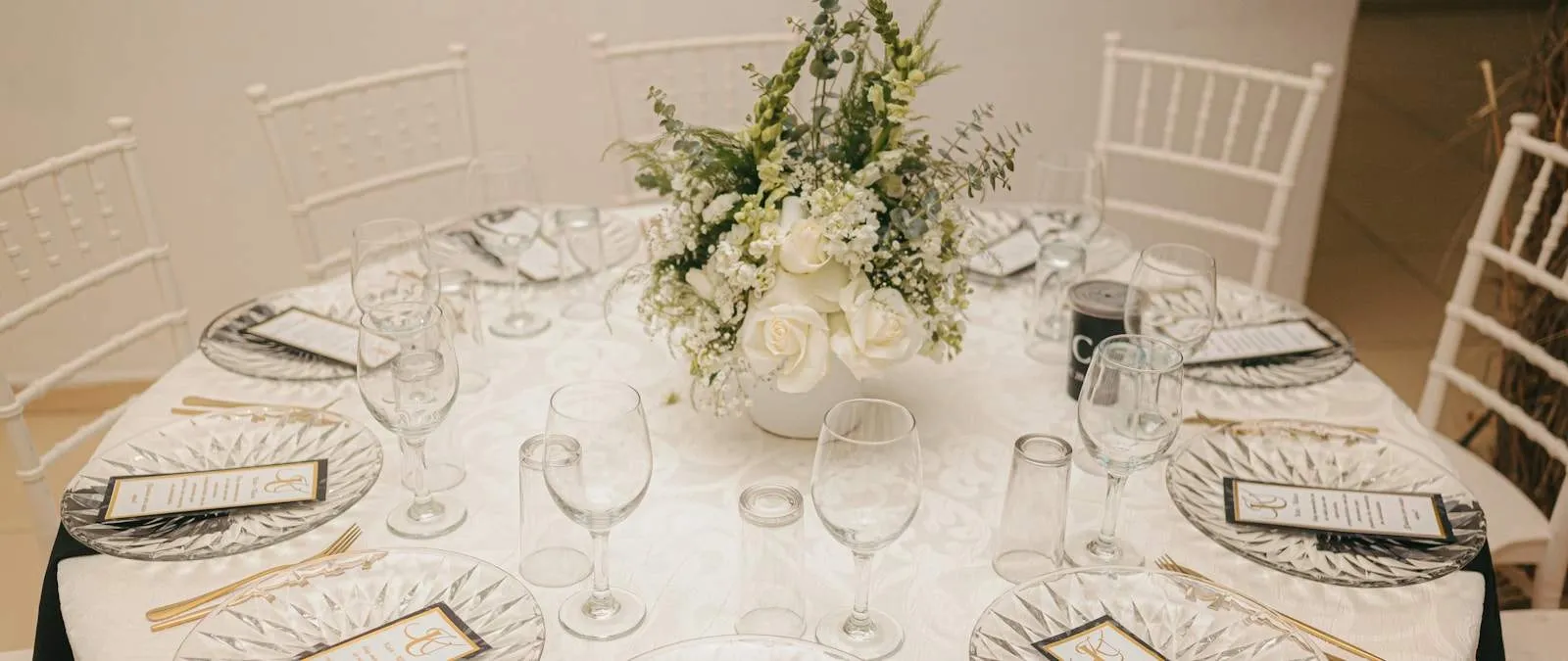 Wedding Table Linen Ideas: Beautiful Tablecloths, Styling Tips & Budget-Friendly Inspiration