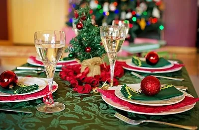 How To Make A Christmas Table Runner For A Festive And Cozy Holiday Table