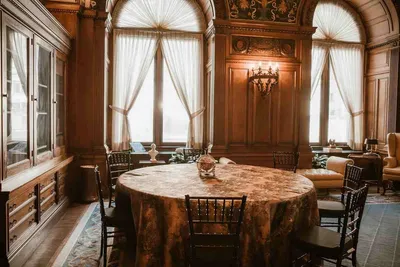 Can You Put A Table Runner On A Round Table And Make It Look Balanced?