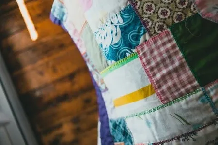 Twisted Pole Table Runner Pattern: How To Sew A Stunning Quilted Table Runner Step By Step