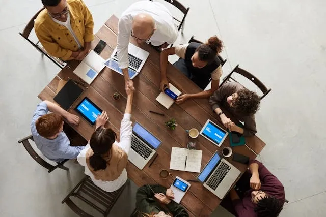 How To Prepare For A Trade Show? (Booth Setup Tips, Staffing, And Budgeting) How To Prepare For A Trade Show? (Booth Setup Tips, Staffing, And Budgeting)