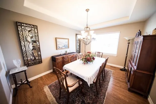 Dining Table Ideas: Modern Themes, Unique Colors, And Space-Saving Layouts Dining Table Ideas: Modern Themes, Unique Colors, And Space-Saving Layouts