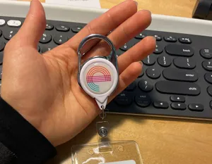 CustomApronsNow.Com - Badge Reel Style G