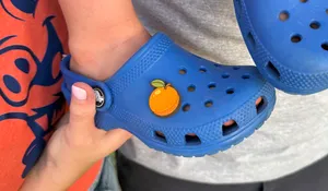 CustomApronsNow.Com