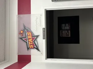 CustomApronsNow.Com - 3D Acrylic Signs