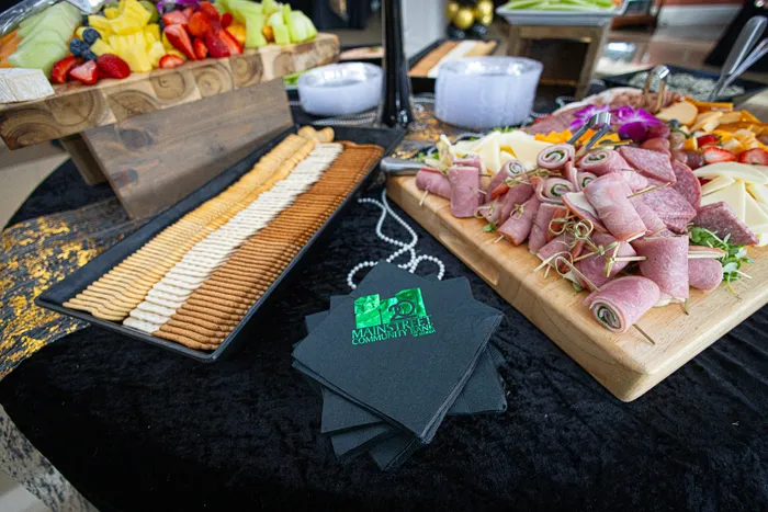 CustomApronsNow.Com - Custom Foil Stamped Beverage Napkin