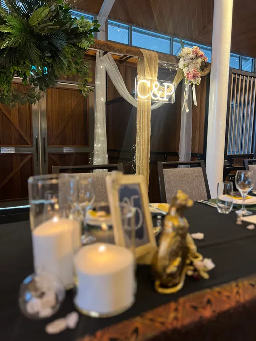 CustomApronsNow.Com - Custom Neon Sign