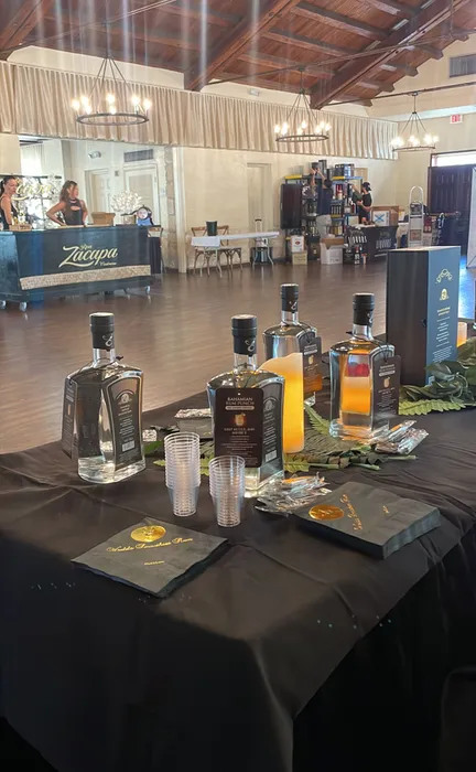 CustomApronsNow.Com - Custom Foil Stamped Beverage Napkin