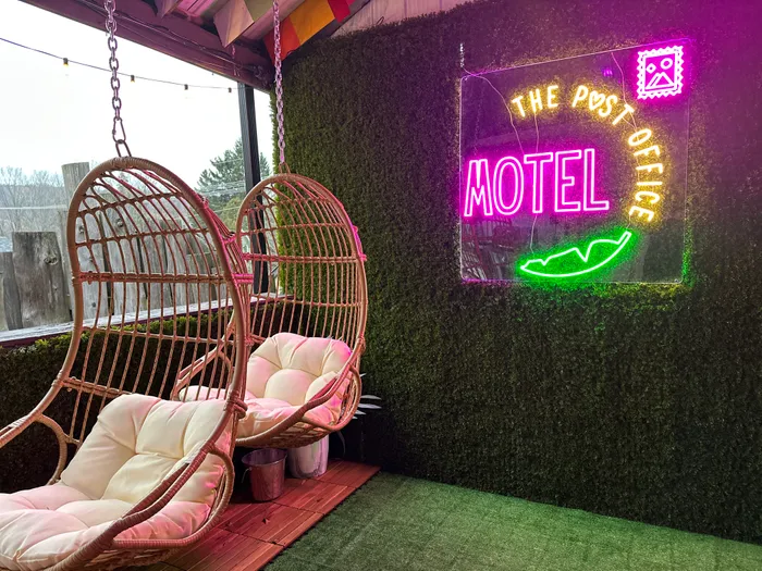 CustomApronsNow.Com - Artwork Neon Sign