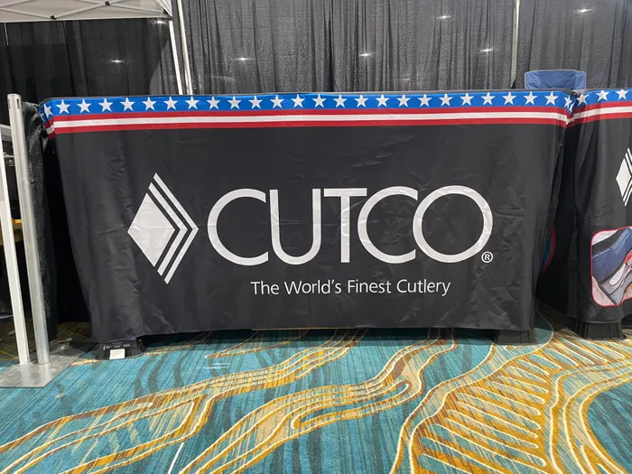 CustomApronsNow.Com - Heavy Duty Premium Banners