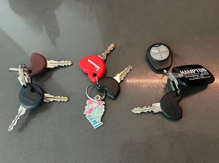 TableCoversNow.Com - Metal Keychain