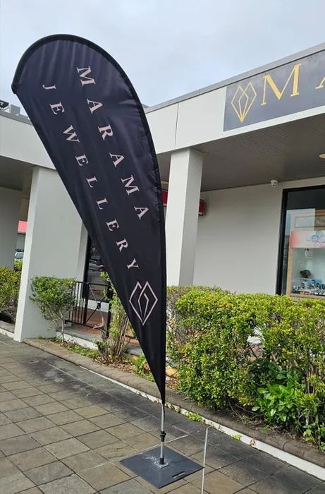 CustomApronsNow.Com - Teardrop Flag