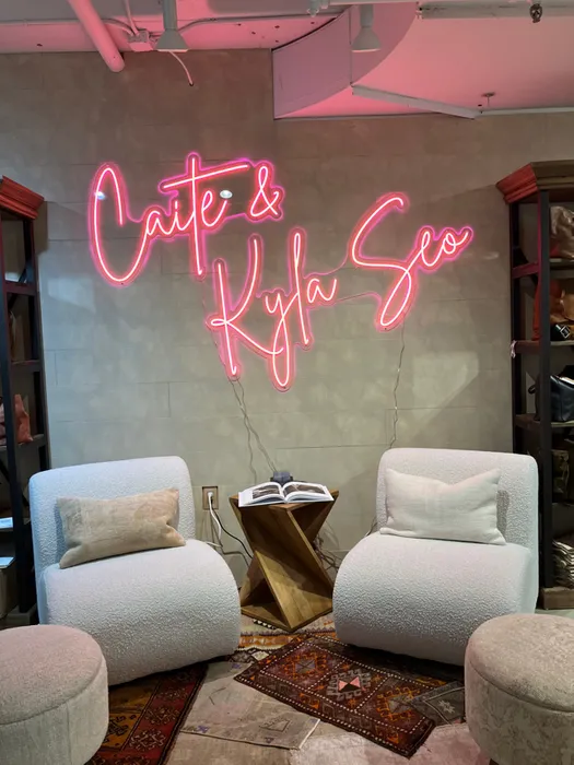 CustomApronsNow.Com - Custom Neon Sign