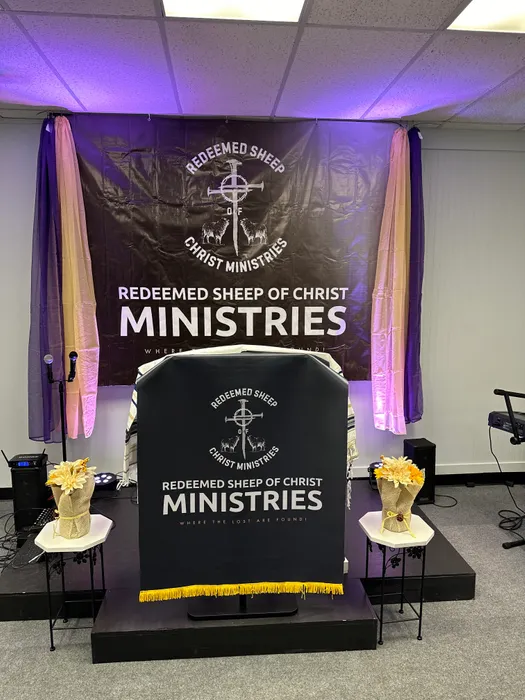 CustomApronsNow.Com - Custom Vinyl Banners