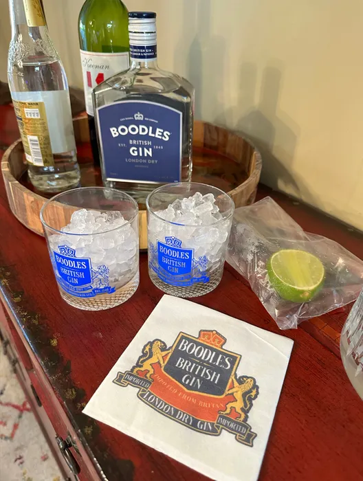 CustomApronsNow.Com - Custom Linen Beverage Napkin