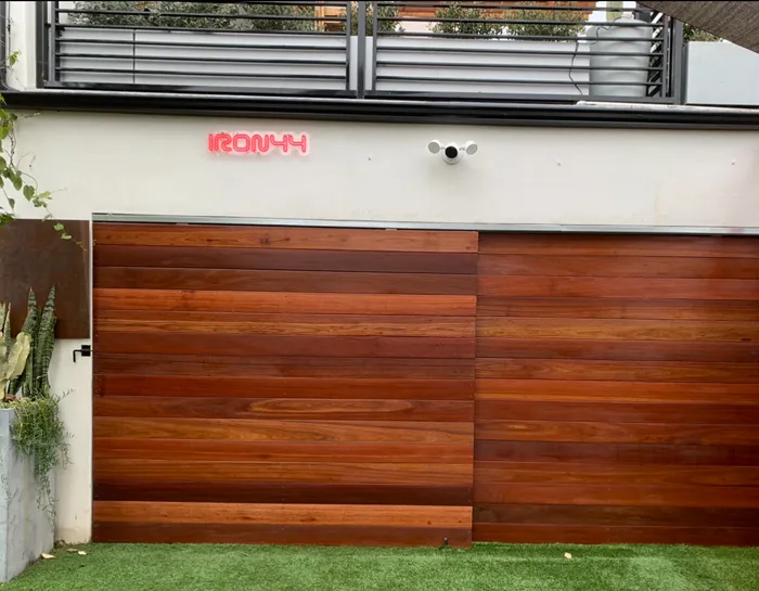 CustomApronsNow.Com - Custom Neon Sign