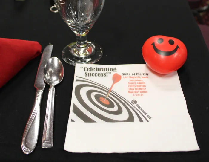 CustomApronsNow.Com - Custom Luncheon Napkins