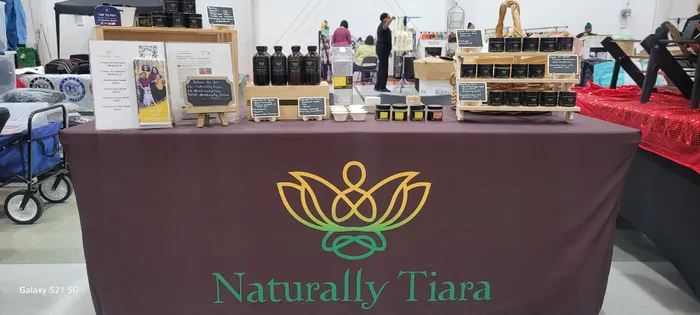 CustomApronsNow.Com - Custom Vinyl Banners