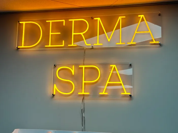 CustomApronsNow.Com - Custom Neon Sign