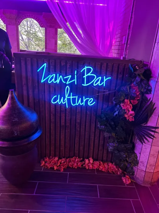 CustomApronsNow.Com - Custom Neon Sign