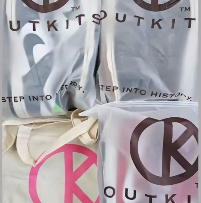 TableCoversNow.Com - Zipper Frosted Bag