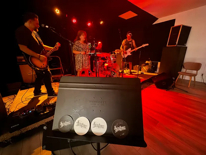 CustomApronsNow.Com - Paper Coasters