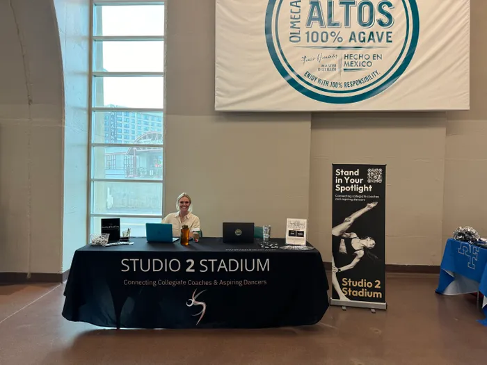 TableCoversNow.Com - Roll Up Banner Stands