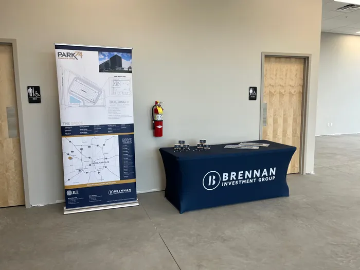 CustomApronsNow.Com - Custom Round Table Covers