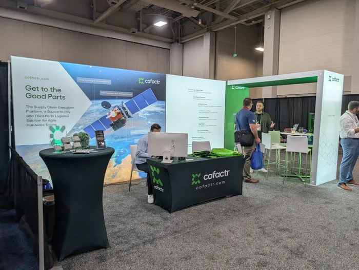 CustomApronsNow.Com - Custom Round Table Covers