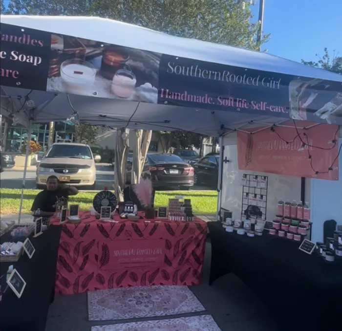 CustomApronsNow.Com - Custom Vinyl Banners