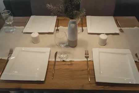 How To Make A Table Runner with Points? Lined Ends, Prairie Points, And Finishing Tips