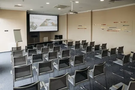 Conference Room Setup: Seating Layout, Screen Size And Efficiency Tips